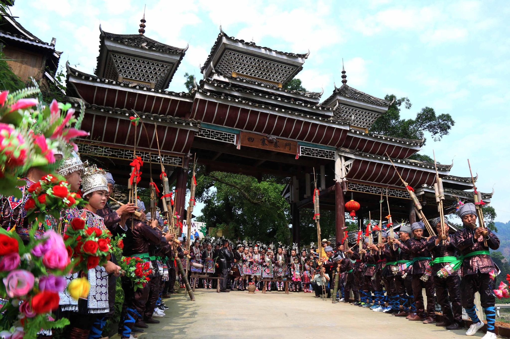 "拦路酒"与"拦路歌"同在 侗族的迎宾礼节好有意思