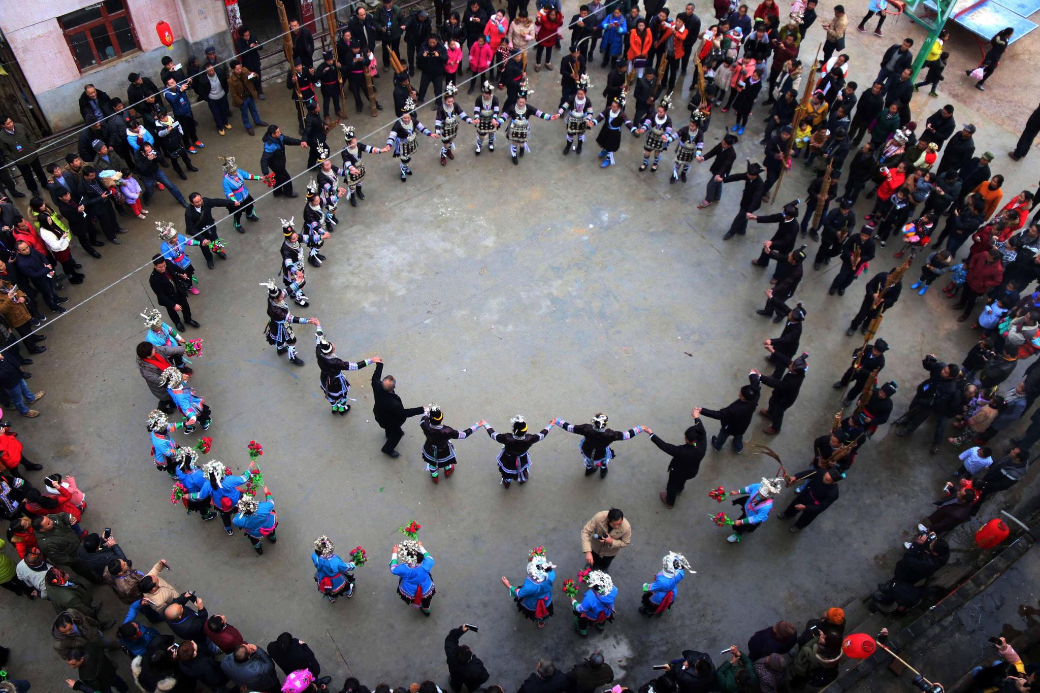 "拦路酒"与"拦路歌"同在 侗族的迎宾礼节好有意思