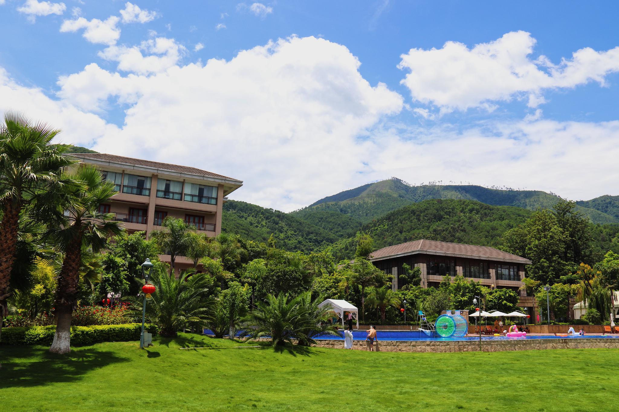 喜欢邛海自然清寂的环境,在邛海边的邛海湾柏樾酒店连住了三天