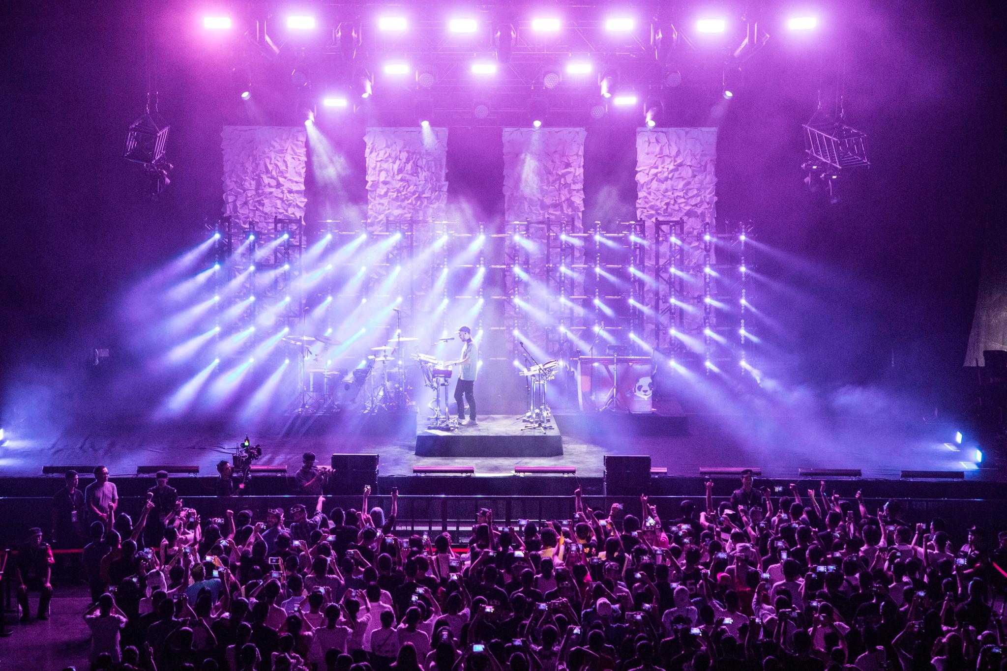 linkin park)成员麦克·信田( mike shinoda)"创伤之后"巡回演唱会在