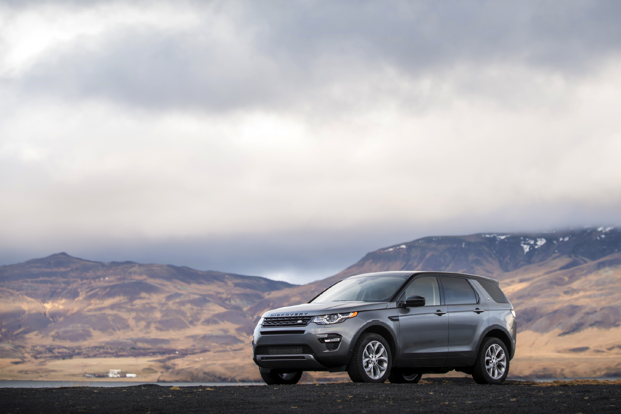 路虎discoverysport英姿飒爽