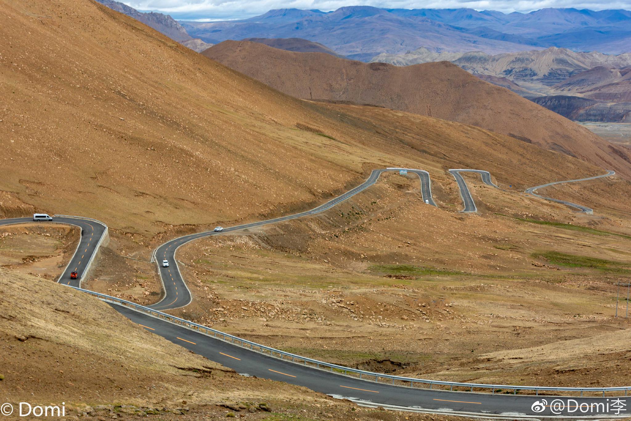 珠峰路通往珠峰大本营的唯一一条翻山路请感受一下图九的转折