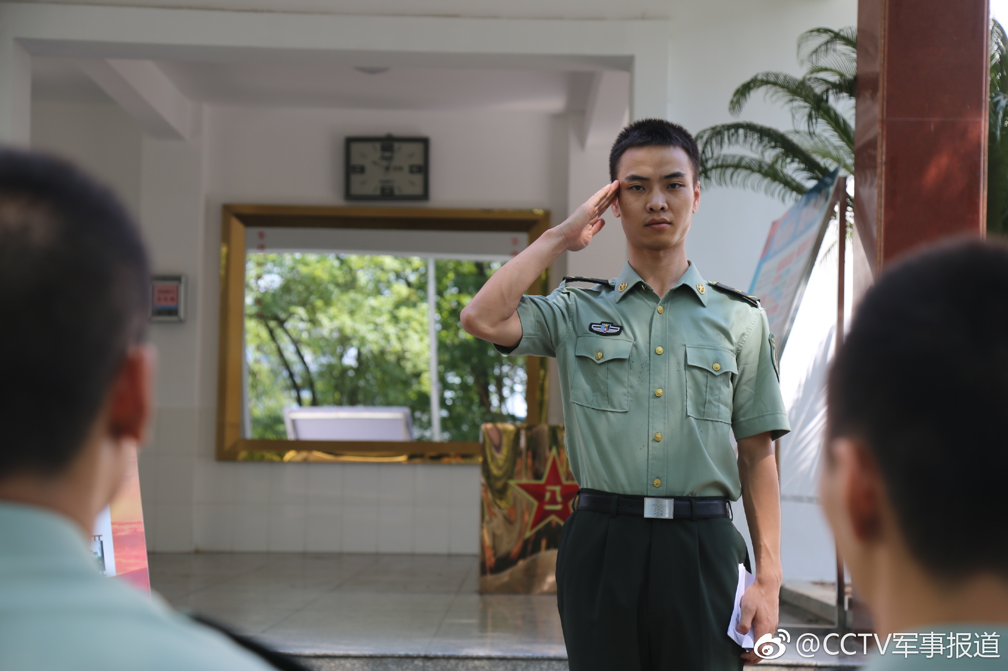 致我脱不掉的军装