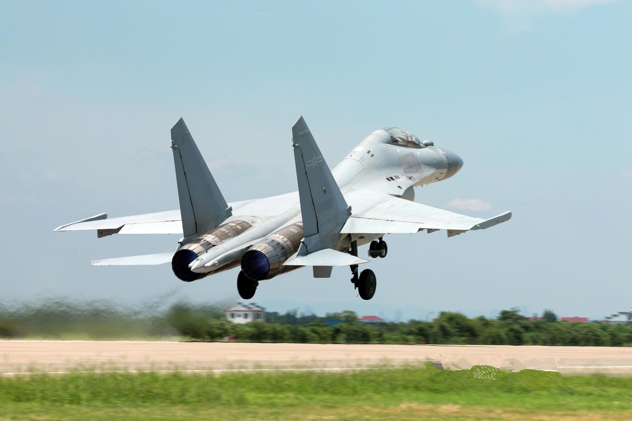 中国专家公开信息新型隐身战机歼17出炉美俄不可能