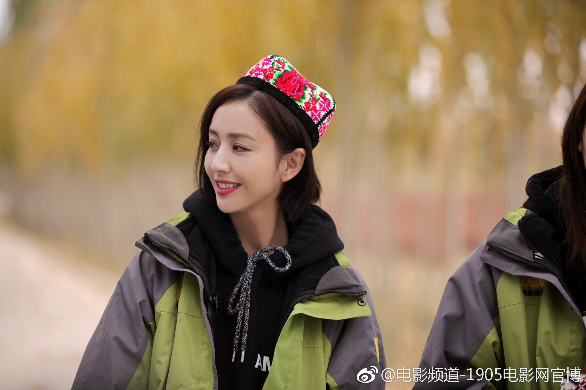 回家乡新疆扶贫调研,夜宿沙漠和"小房东"看日出