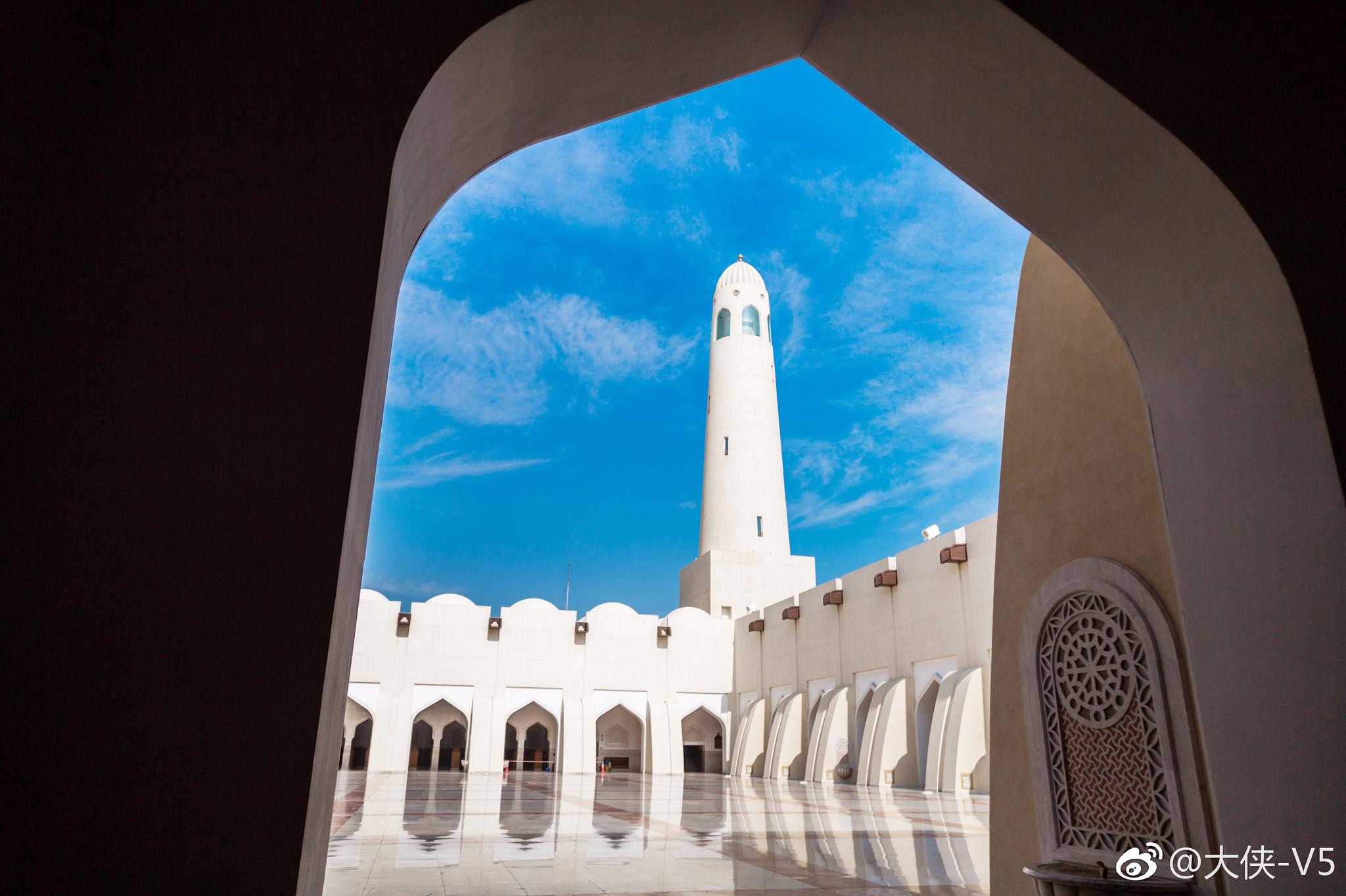 的国家清真寺是卡塔尔最大的清真寺,又称瓦哈比清真寺,建筑整体宏伟