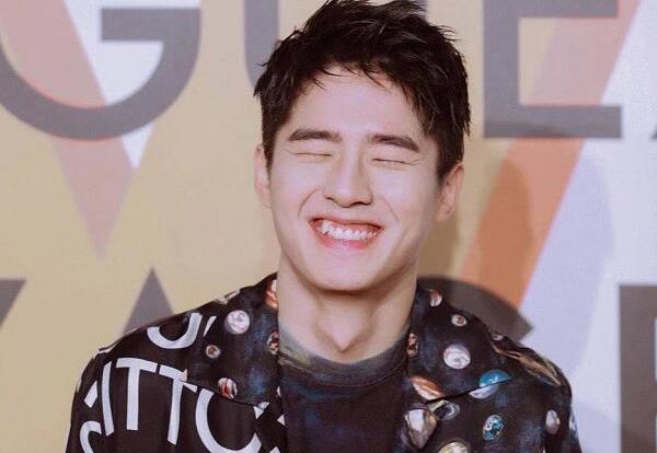 众星出席活动服装都不太像冬季刘昊然笑露虎牙网友好可爱