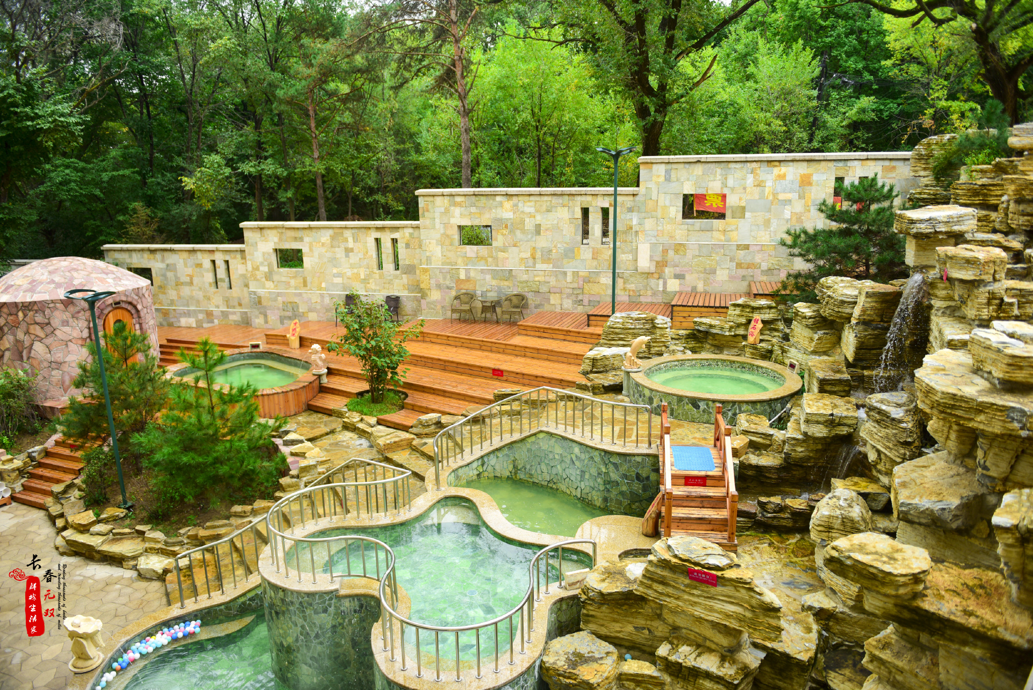 相信很多人对净月潭公园旁的凯撒森林温泉并不了解.而不谈温泉