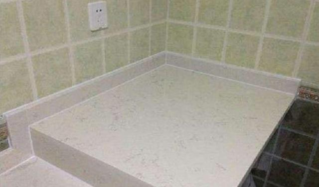 橱柜台面的挡水条怎么做才好?自己家就做错了,现在很麻烦