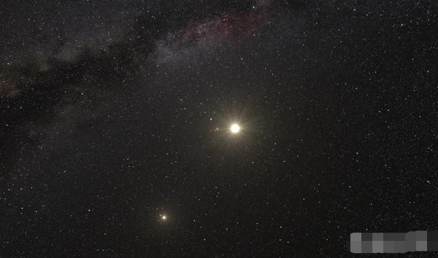 在肉眼可见的恒星中,天苑四是第三接近地球的恒星.