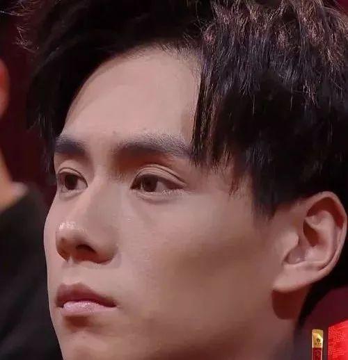 王俊凯油腻千玺有痘坑男星的脸部问题大起底