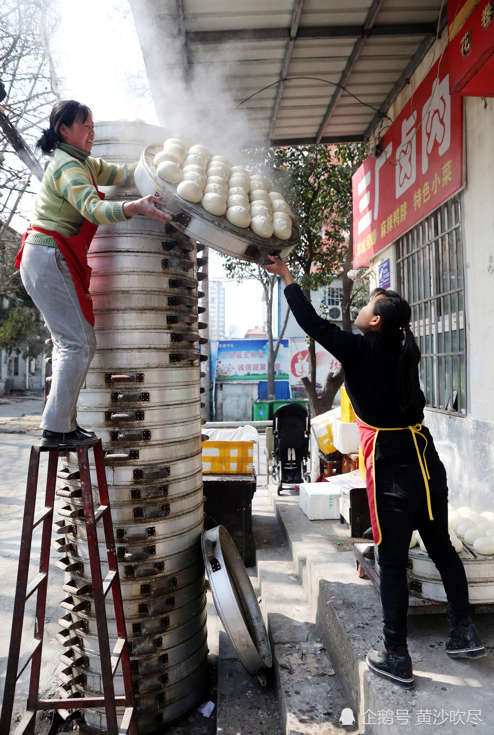 38层蒸笼蒸馒头成为街边一景|蒸笼|王女士|馒头_新浪新闻