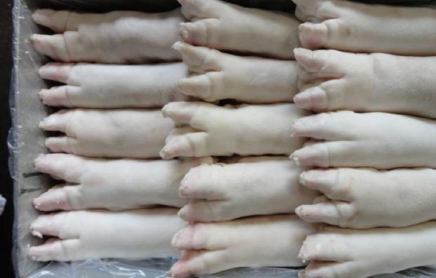 超市冻猪蹄为什么这么便宜店员偷偷说出实情我还该不该买