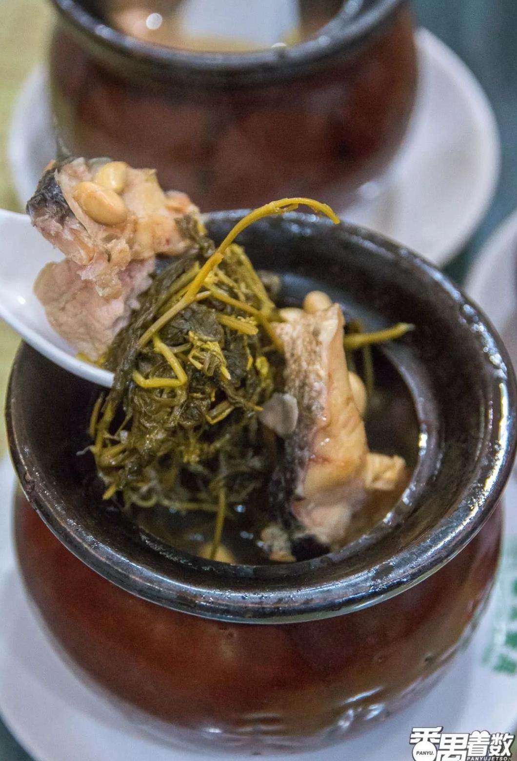 赤小豆猪小肚汤功效:健脾开胃,利水祛湿,清热消暑在长达40天高温的三