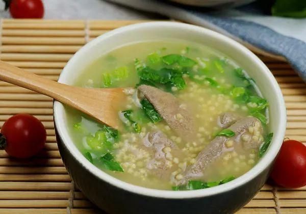 小米青菜猪肝粥纯天然的护胃美食
