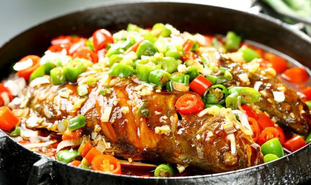 香煎臭鲈鱼,一端上桌爸妈就被熏跑了,公婆请客好尴尬