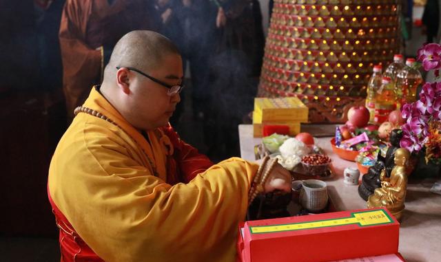 重庆华岩寺正月初五迎财神祈福圆满