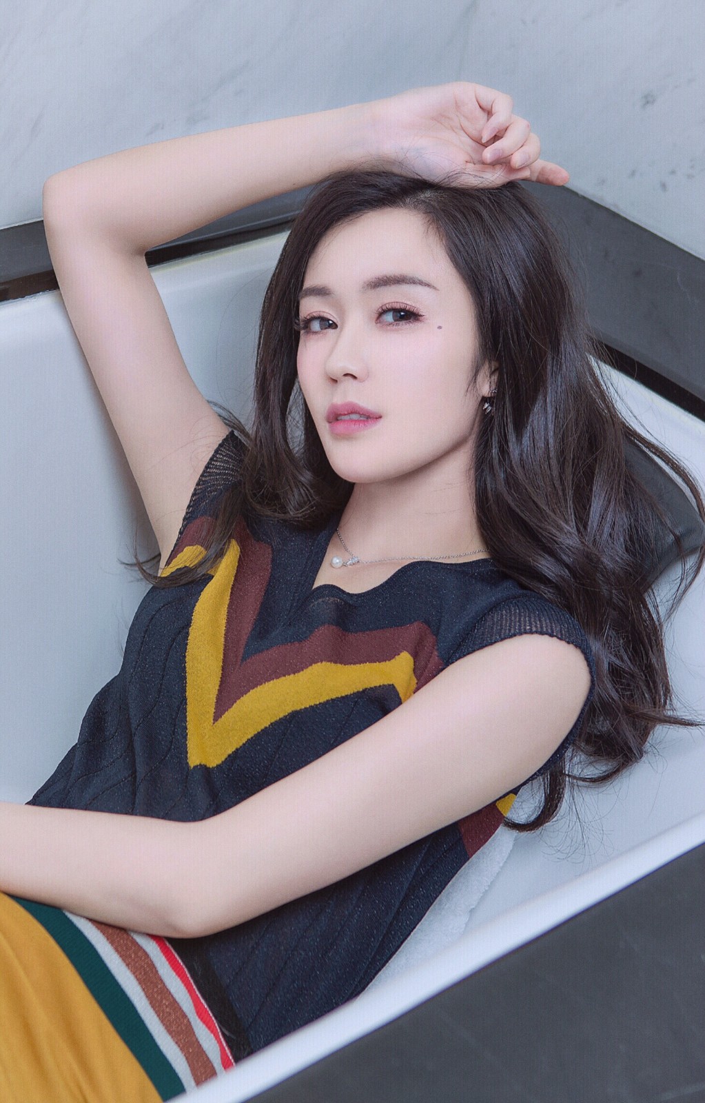 汤晶媚生日曝光写真 玩转浴室一角夏日送清凉