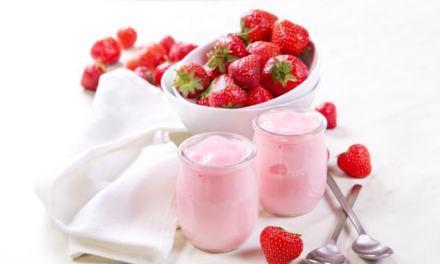 水果牛奶在家做,好吃又营养,还可以改善视力,美容美白,丰胸