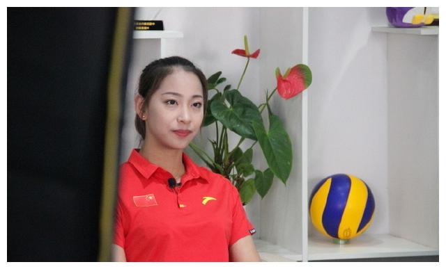 她是昔日的女排自由人王茜