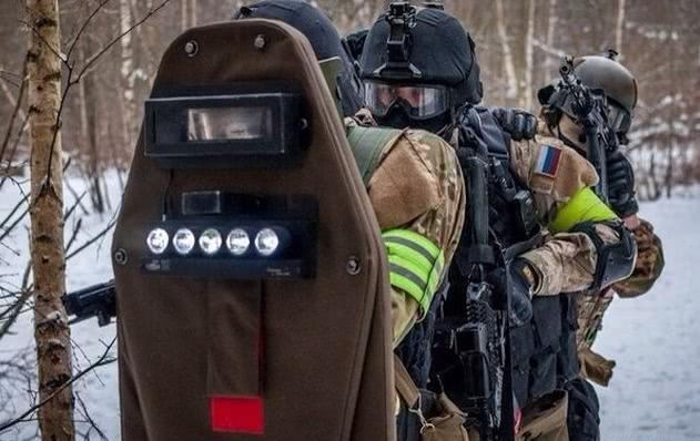 现代防弹盾牌上为何有一个明显的红色标记