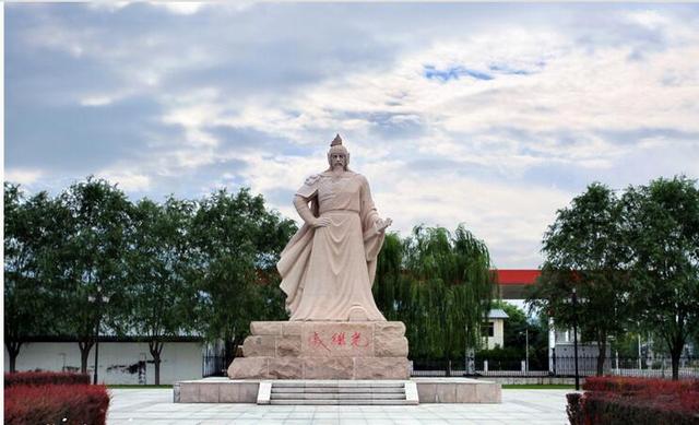 他不愧为名将后代，其英勇事迹，是当之无愧的大英雄！