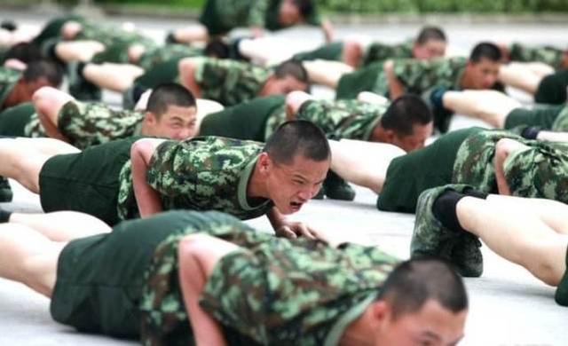 十张照片揭示军队的生活到底有多辛苦?看得让人鼻子发酸