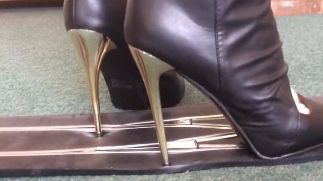 8厘米细跟高跟鞋的破坏力,太夸张了