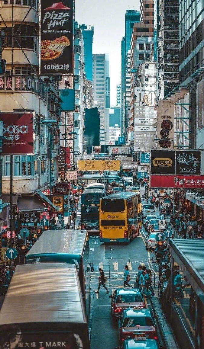 香港的街头回忆起了以前看过的老港片