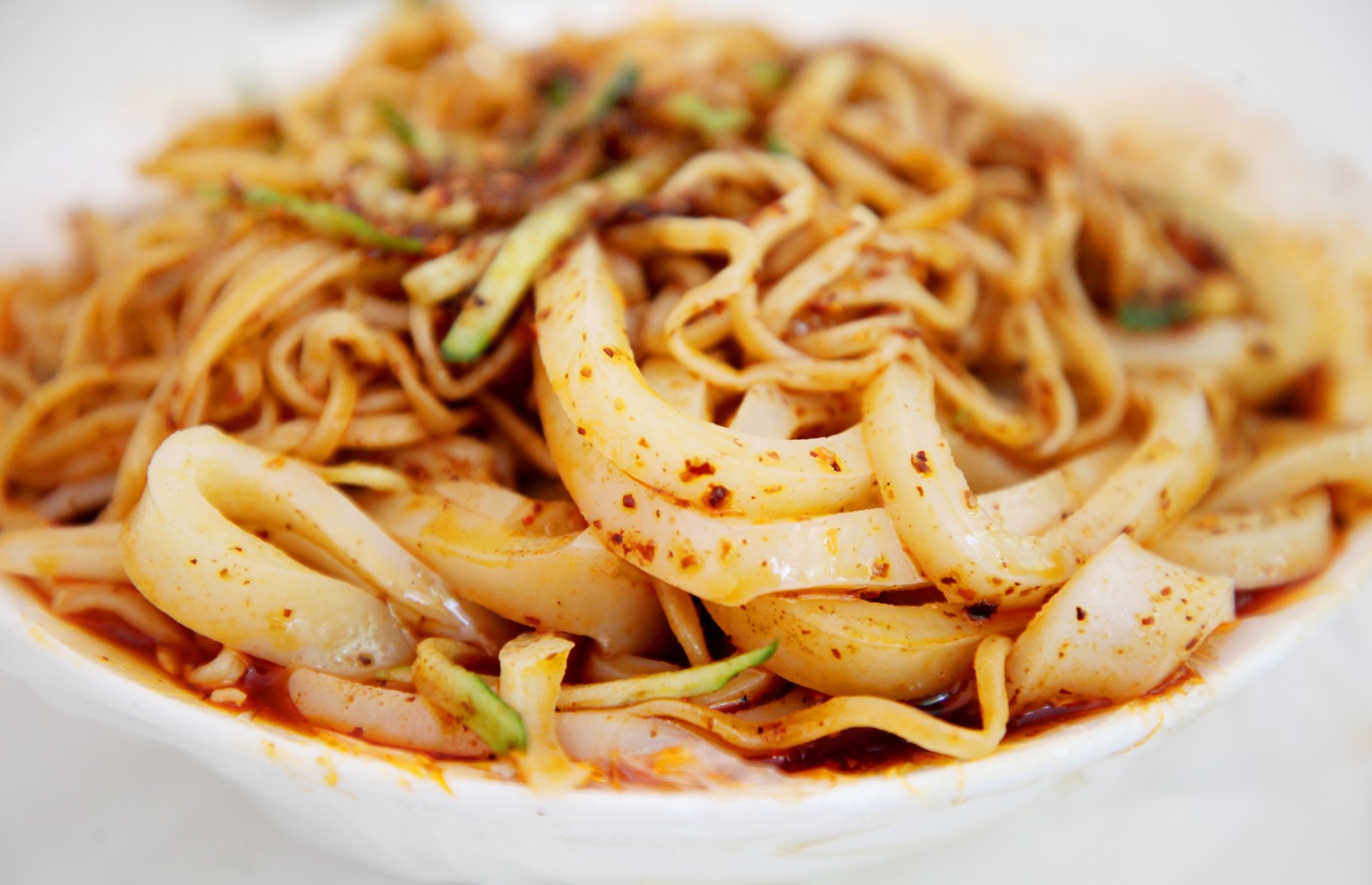 河南集市上这种"非主流"凉皮,5元一碗,每天竟卖出600份_新浪看点