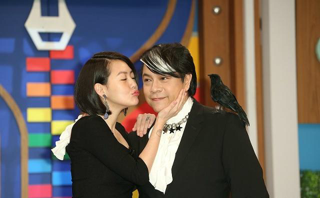 别说,康熙来,已解散,小s和蔡康永亲密的合影旧照让人泪目