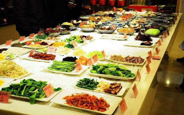 饭店吃饭点菜时,最好这句话不要说,别再被下套,暴露你的智商!