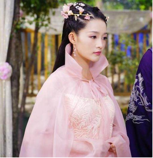 6位穿披风的古装女星,杨蓉垫底,热巴第二,第一美的不像话!