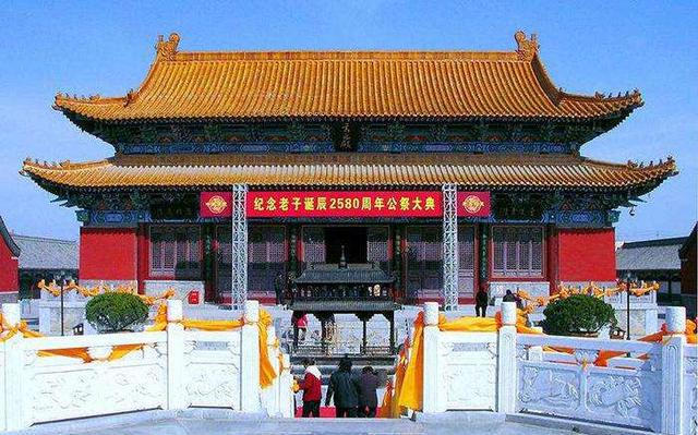 拥有机场一座商丘观堂机场(建设中),火车站两座商丘站,周口站,著名