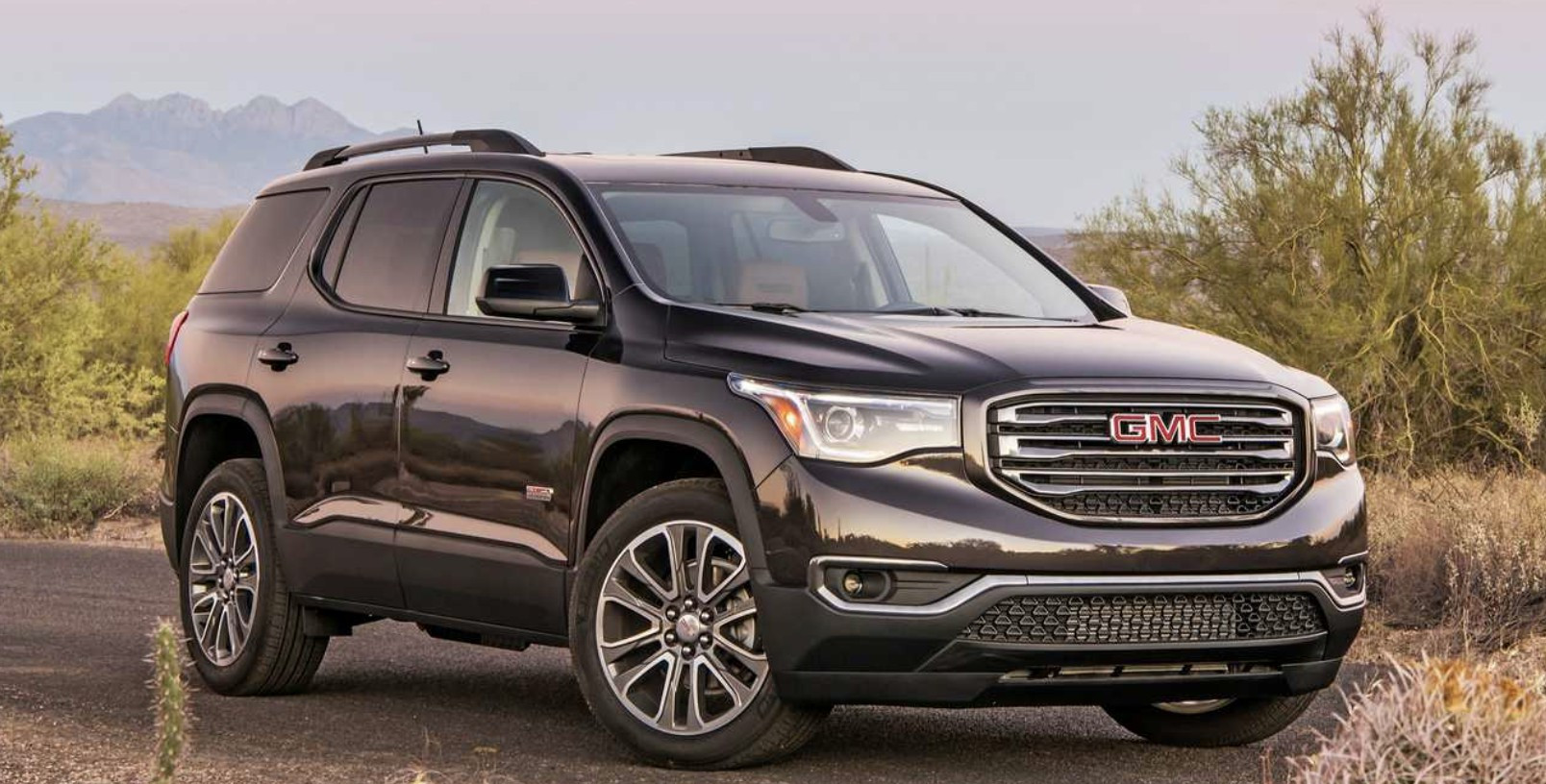 gmc acadia是雪佛兰traverse(引进中国版本名称叫"探际者")被遗忘的