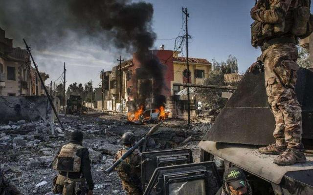 军队被包围,派出枭龙战机执行任务