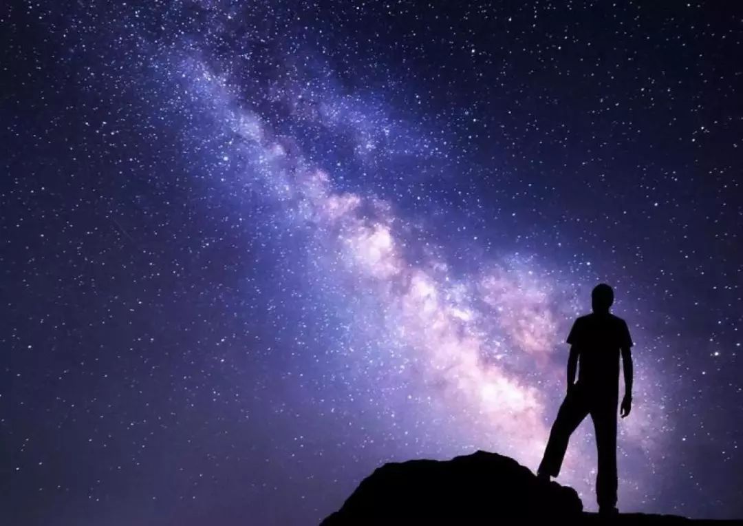 无论人生多么艰难,记住仰望星空
