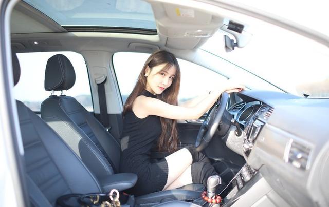 美女提途安,自己的车,就要自己当车模!