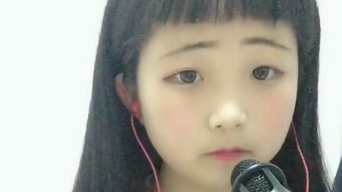 小妹妹唱网上很火的《讲真的》,真的是好听,你