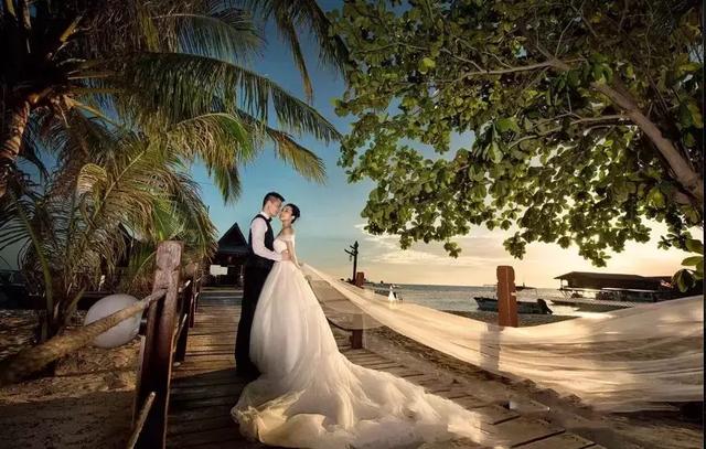 抖音婚纱照_抖音莎莎和大叔婚纱照