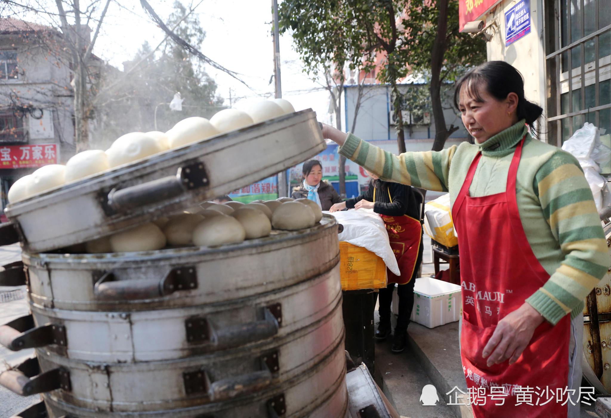 38层蒸笼蒸馒头成为街边一景