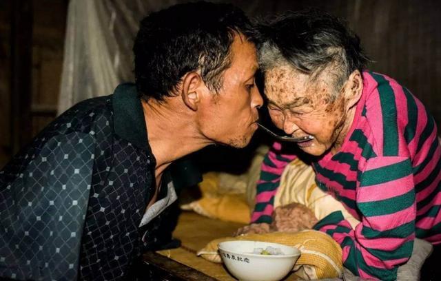 人无贫富, 孝顺的人最可爱, 但是真正的孝子是值得任何人去敬仰的