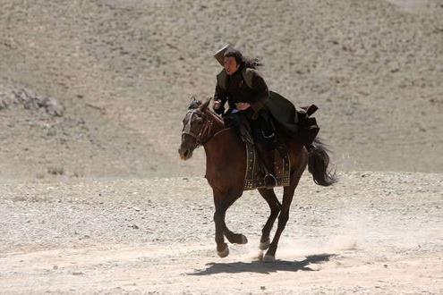 土匪:也不看他腰间发光的是啥