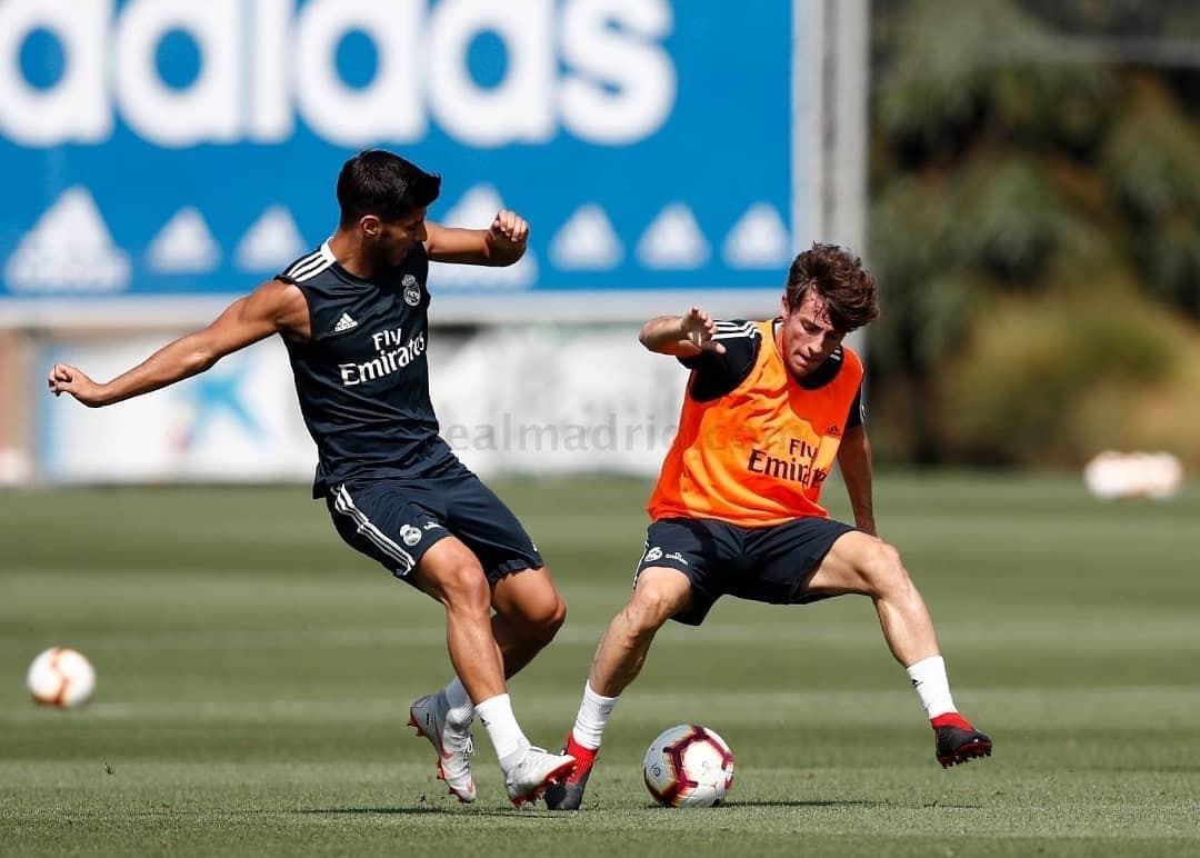 四个球迷疯狂打call的足球过人技巧,最后一个你一定没见过!