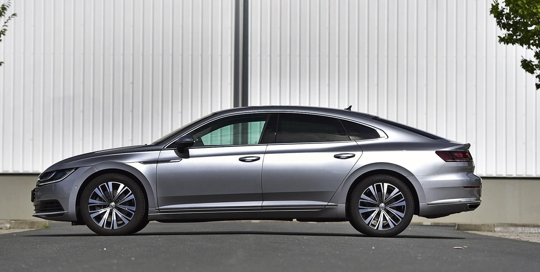 25万的最美大众配无框车门大溜背别说思域了奥迪都不放眼里