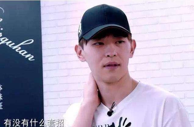 新舞林大会中的邓伦素颜出镜露真容网友有点失望