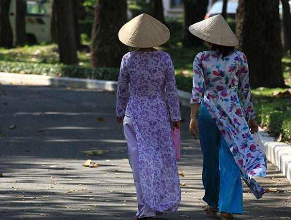 有人说越南妹子比棒子国多,传统服饰比奇葩美,你怎么看呢