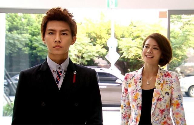 在14年,她还和男神彭于晏传过绯闻,当时林珈安被拍到进入彭于宴家中待