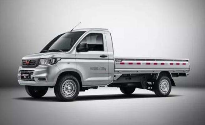 五菱再出神车经济省油多拉快跑售价仅仅为488万