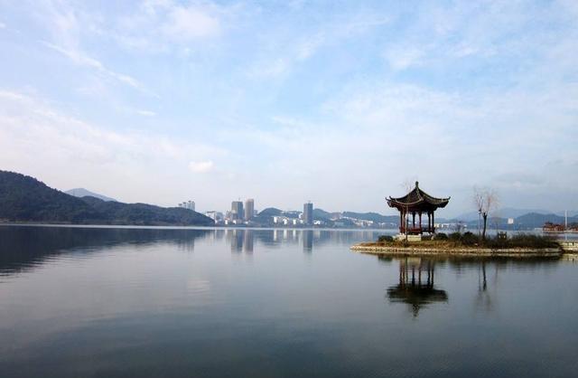 花湖站默认成是黄石的火车站 这就是鄂州的花湖和黄石市区,是湖北省内